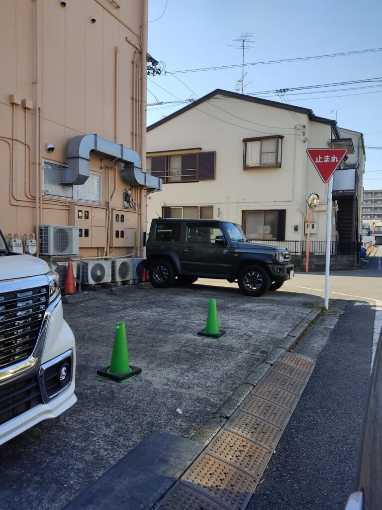 レ・キャトル・サンク駐車場